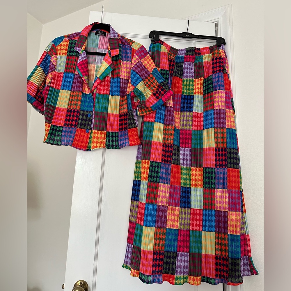 Dressed in Lala Ćest la Vie Plissé Skirt Set in Fun House Size L